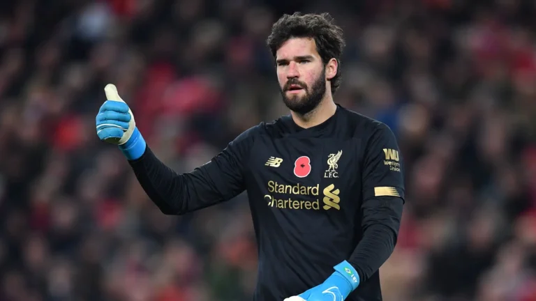 Alisson wird von Shock Premier League Star zum härtesten Gegner gekürt Alisson