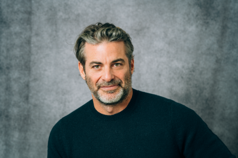 Hypno-Coach Jim Curtis ist Jennifer Anistons neue Flamme nach einem stürmischen Sommer voller Spaß jim curtis