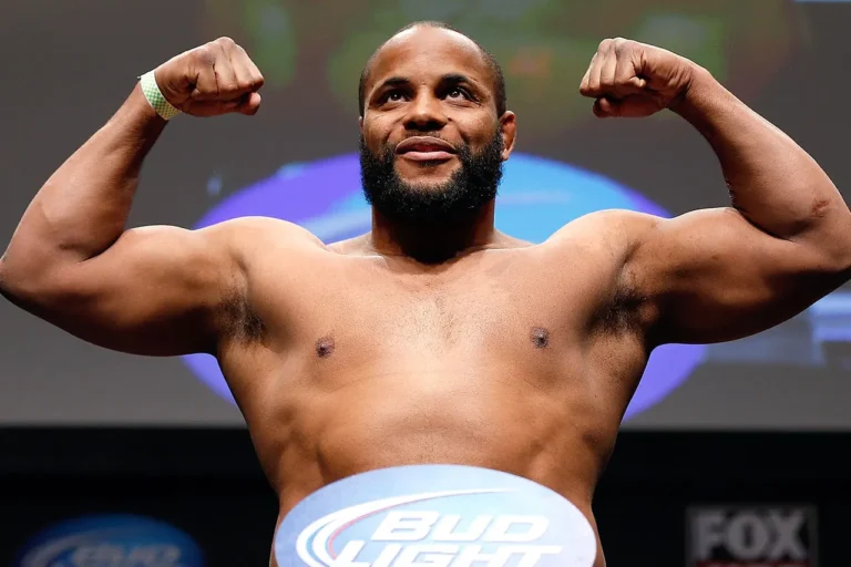 Daniel Cormier Vermögen: Wie hoch ist das Vermögen der UFC-Legende? daniel cormier